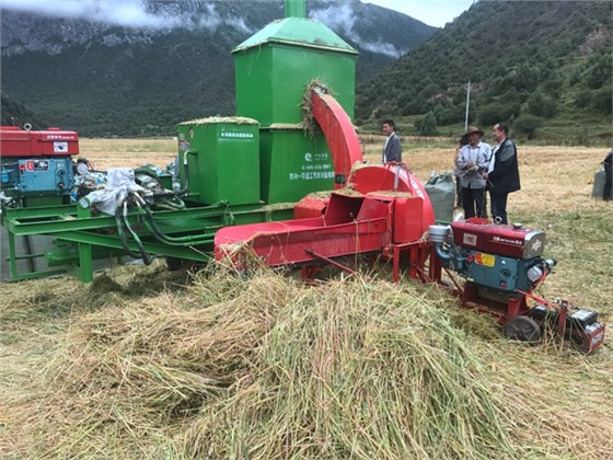 青海秸秆打包机客户现场 (3)