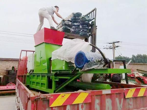 【运费忽略不计】福建养殖户秸秆打包机采购现场